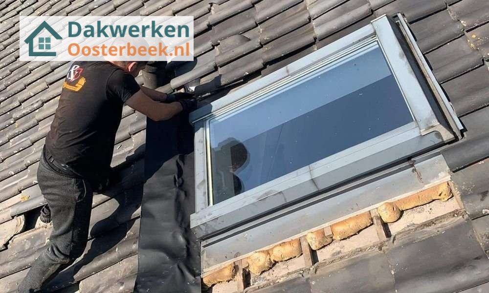 Dakreparatie met een dakraam Dakreparatie met een dakraam